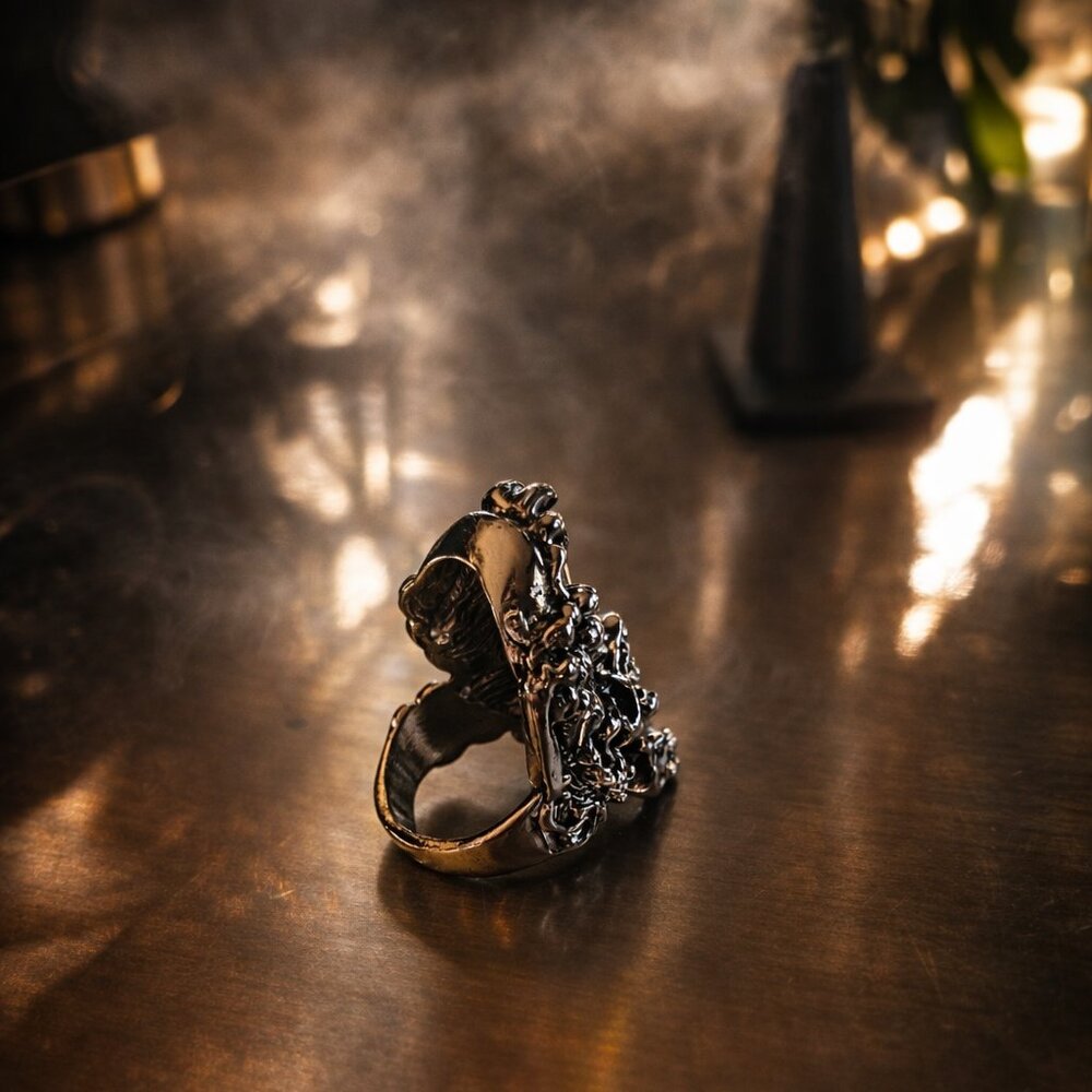 Men’s Gothic Skull Ring in Stainless Steel - Picture 4 of 5